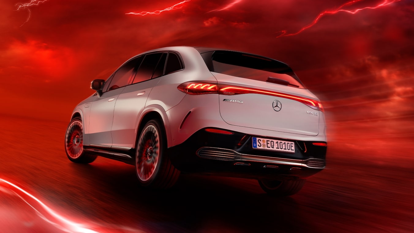 AMG EQE SUV Rückansicht mit Helix-Leuchten