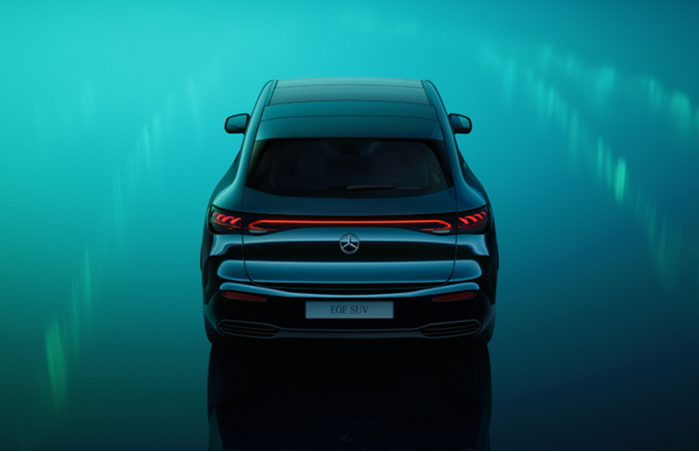 Mercedes EQE SUV Heck durchgehendes Leuchtband