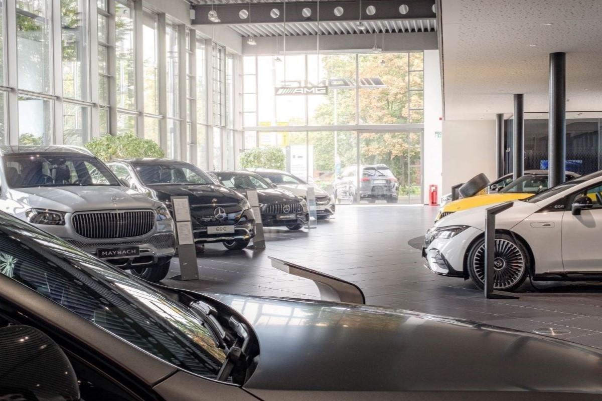 zu sehen ist die Verkaufsfläche von Taunus Auto 