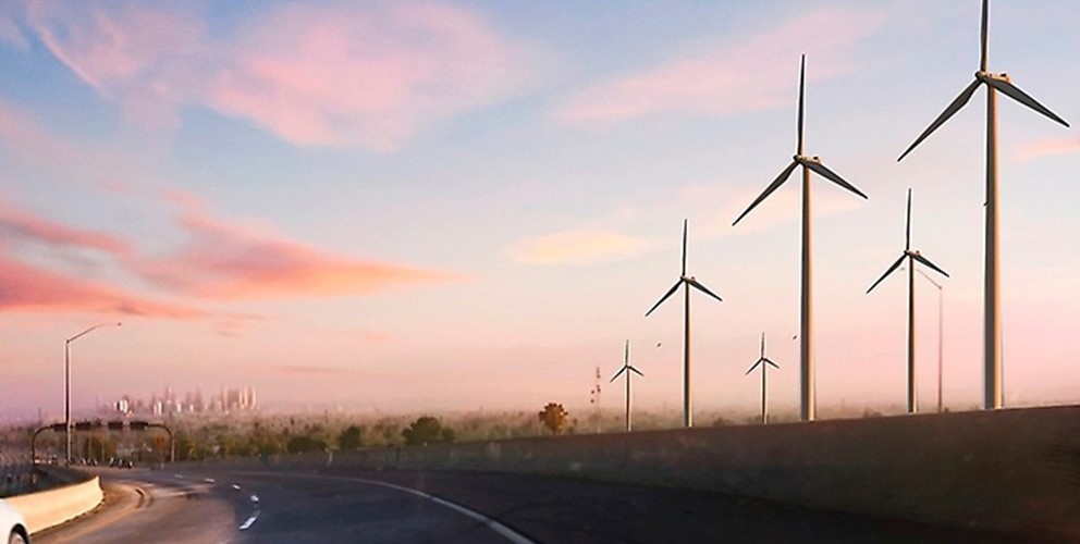 zu sehen sind Windräder in der Abenddämmerung