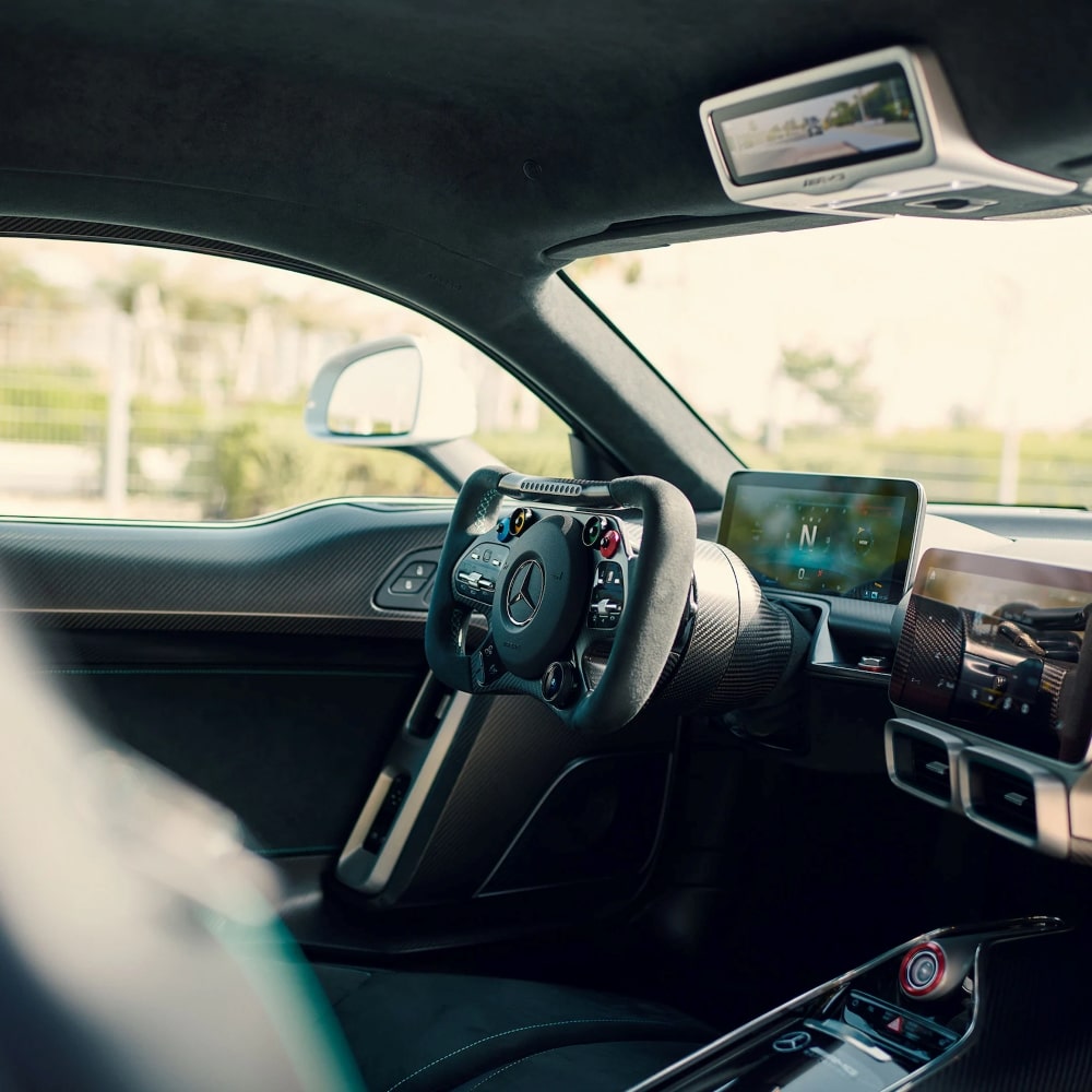 mercedes-amg_one_-_interieur_2_-_taunus-auto_in_wiesbaden-min
