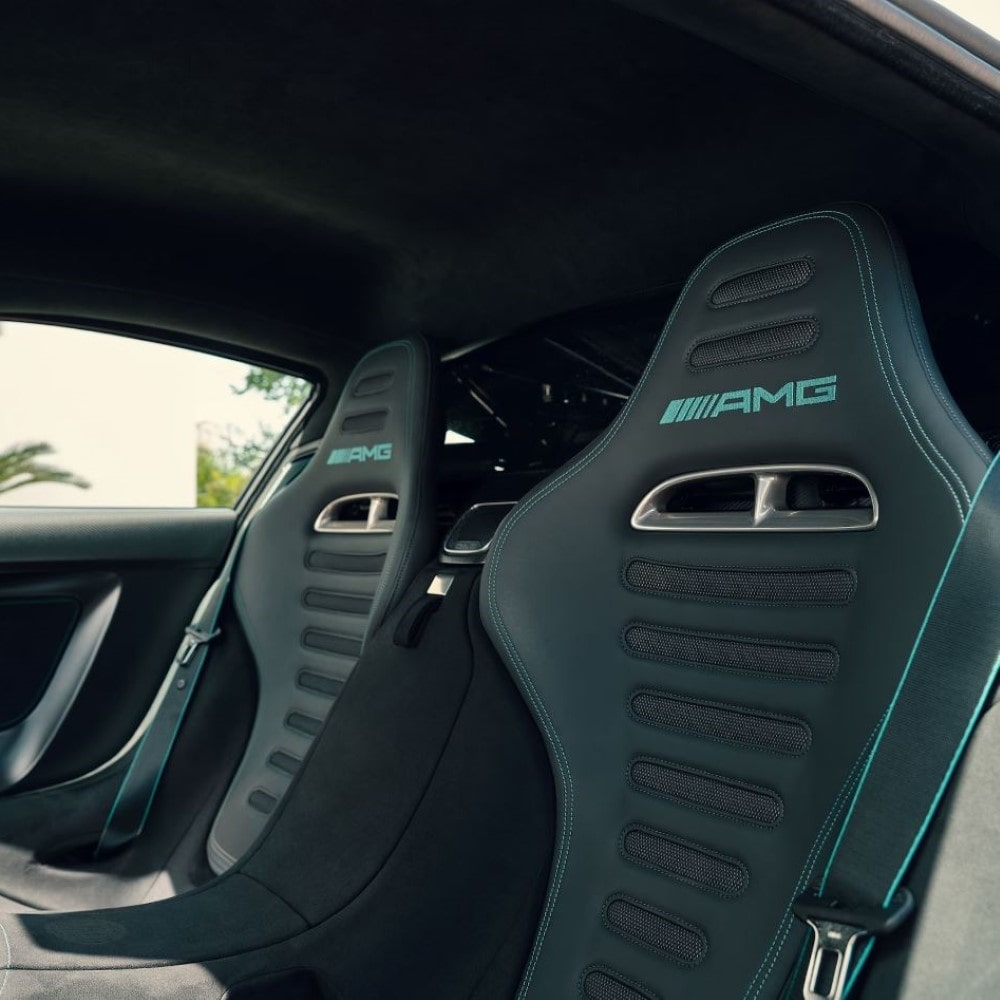 mercedes-amg_one_-_interieur_3_-_taunus-auto_in_wiesbaden-min