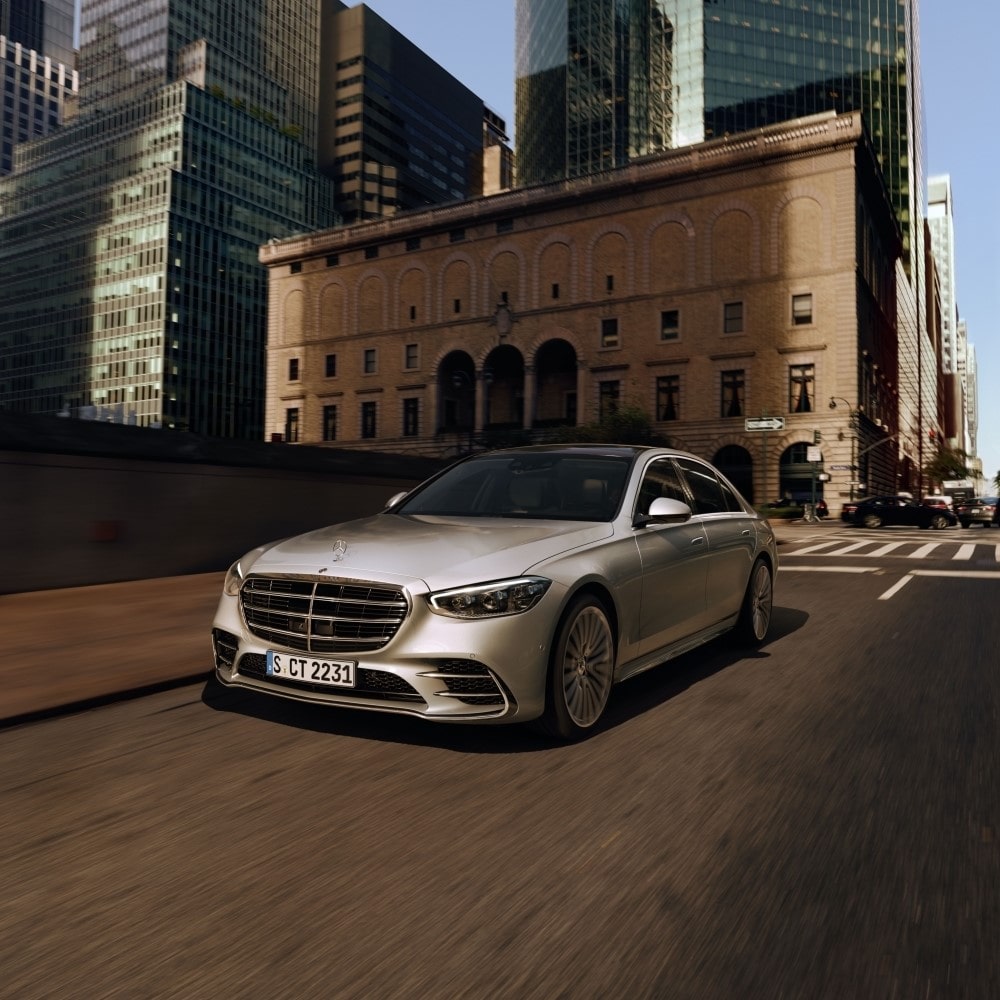 mercedes-benz_s-klasse_baureihe_w223_exterieur_1_-_taunus-auto-min