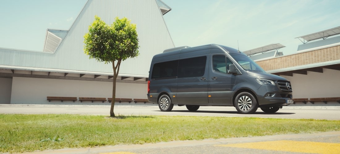 mercedes-benz_sprinter_tourer_baureihe_w907_exterieur_2_-_taunus-auto-min