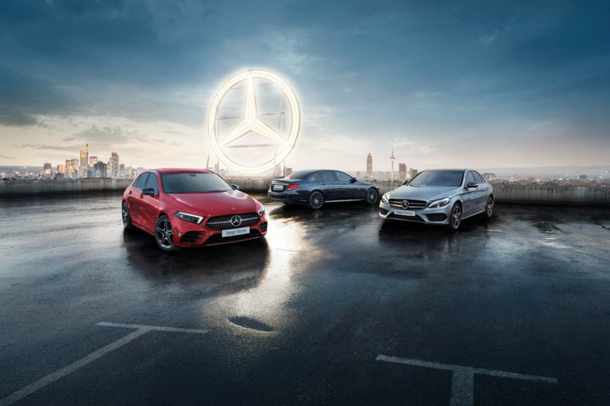 Bild zeigt mercedes Fahrzeuge