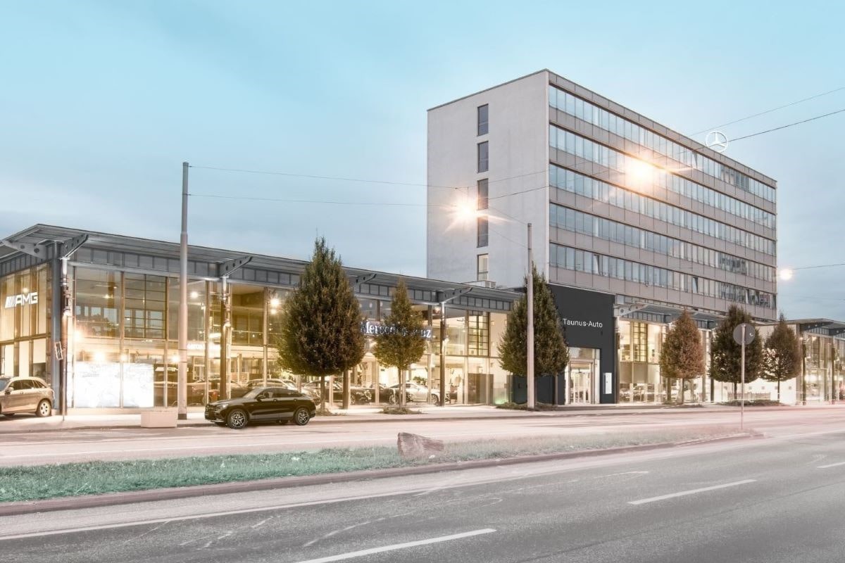 zu sehen ist die Außenansicht vom Taunus Autohaus Standort in Wiesbaden
